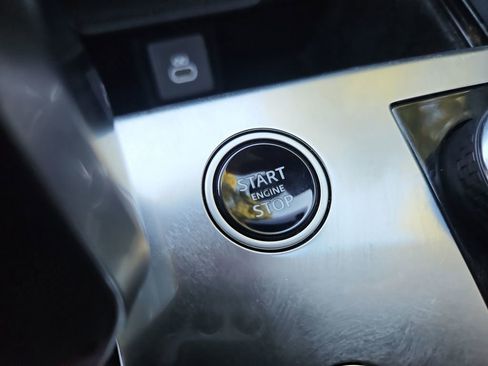 Used 2023 Land Rover Range Rover Long Wheelbase SE image 23