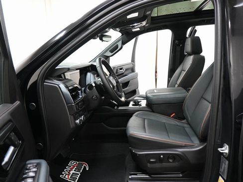 Used 2025 GMC Yukon XL AT4 w/ AT4 Premium Package AWD/4WD image 11