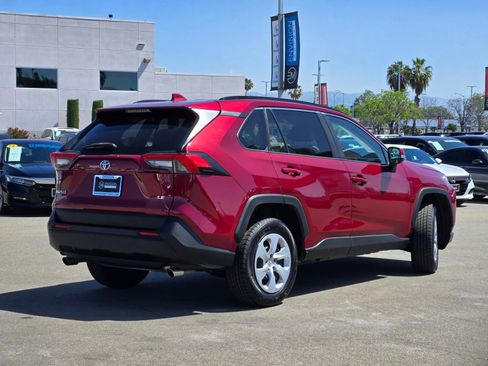 Used 2021 Toyota RAV4 LE FWD image 7