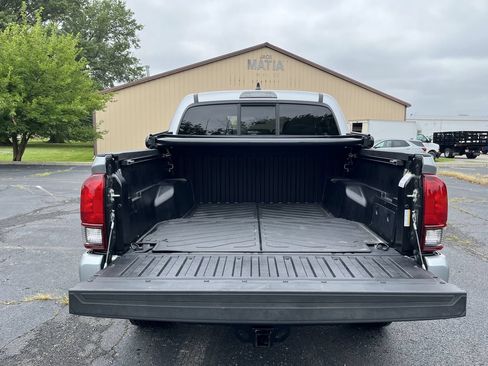 Used 2023 Toyota Tacoma SR AWD/4WD image 4