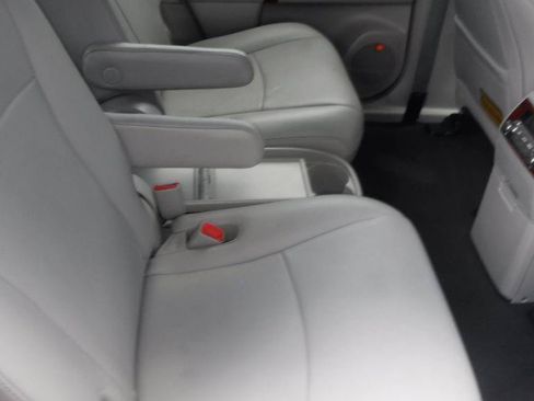 Used 2013 Toyota Highlander Limited FWD image 30