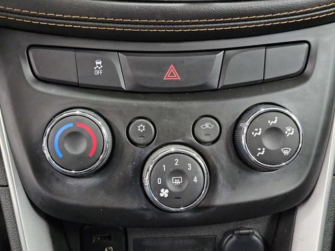 Used 2022 Chevrolet Trax LT w/ LT Convenience Package AWD/4WD image 19