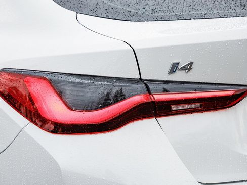 Used 2025 BMW i4 eDrive40 w/ Premium Package image 8