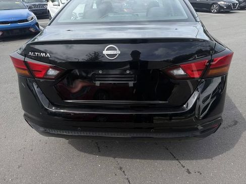 Used 2023 Nissan Altima 2.5 S FWD image 14