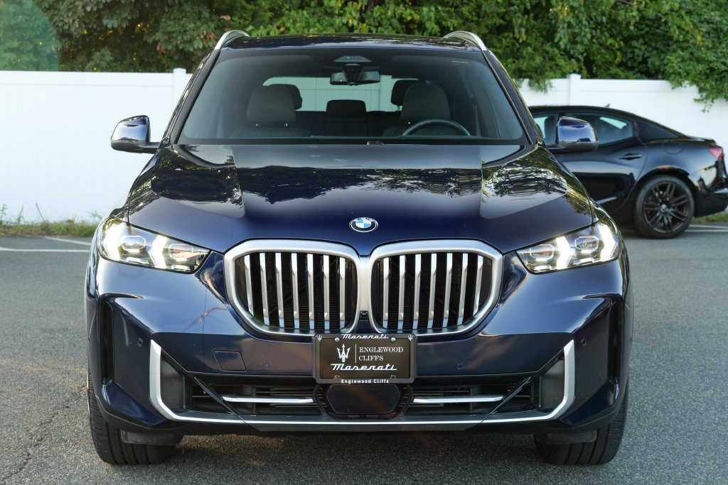Used 2024 BMW X5 xDrive40i w/ Premium Package AWD/4WD image 2