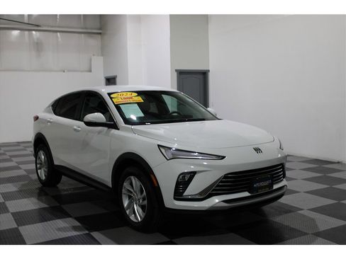 Used 2024 Buick Envista Preferred w/ Advanced Safety Package image 3