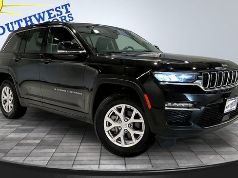 Used 2022 Jeep Grand Cherokee Limited image 3