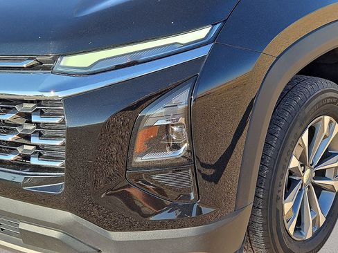 Used 2025 Chevrolet Equinox LT FWD image 9