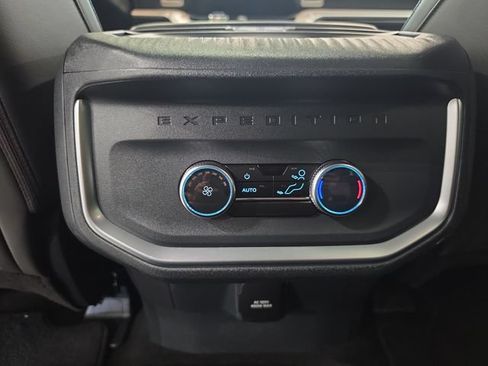 Used 2025 Ford Expedition Active AWD/4WD image 26