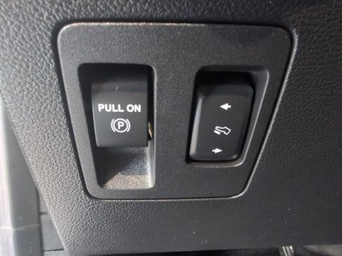 Used 2018 Ford Expedition XLT w/ Equipment Group 202A image 16