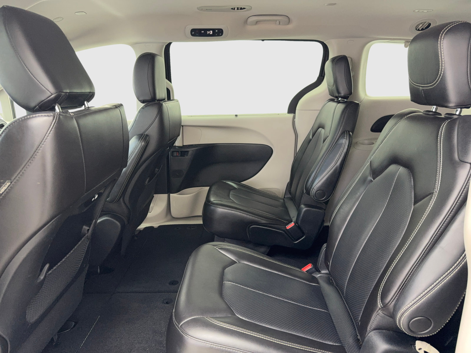 Used 2023 Chrysler Pacifica Touring-L FWD image 36