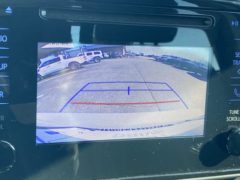 Used 2019 Toyota Corolla L image 36