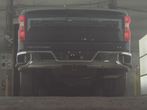 Used 2020 Chevrolet Silverado 1500 LT image 11