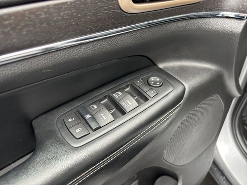 Used 2016 Jeep Grand Cherokee Limited image 24