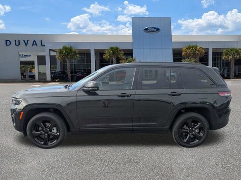 Used 2024 Jeep Grand Cherokee Limited w/ Black Appearance Package AWD/4WD image 7