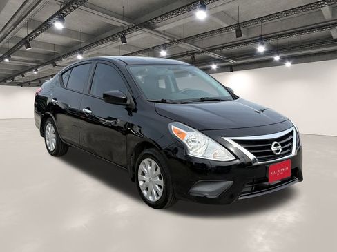 Used 2017 Nissan Versa SV image 2