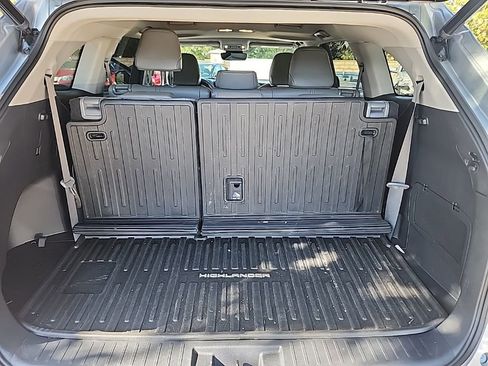 Used 2023 Toyota Highlander XLE image 12