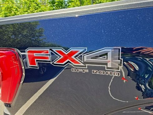 Used 2022 Ford F150 Lariat AWD/4WD image 9