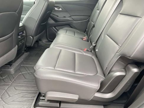 Used 2023 Chevrolet Traverse LT w/ LT Premium Package image 14