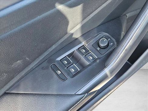 Used 2024 Volkswagen Jetta SE FWD image 11