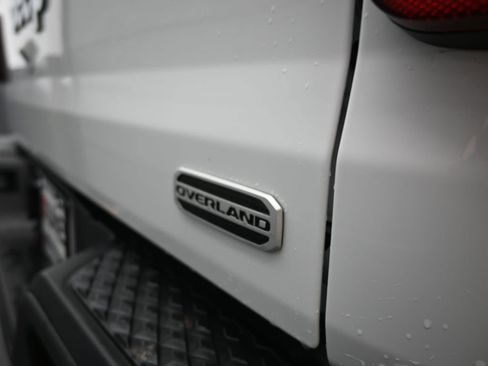 Used 2023 Jeep Gladiator Overland image 15