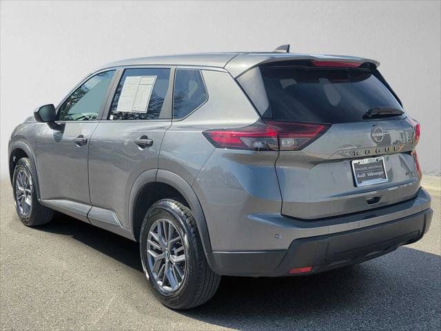 Used 2024 Nissan Rogue S AWD/4WD image 5