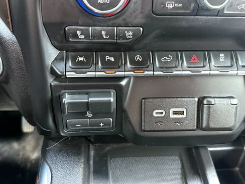 Certified 2019 Chevrolet Silverado 1500 High Country w/ High Country Premium Package AWD/4WD image 35