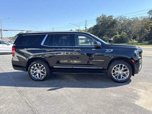 Used 2022 GMC Yukon SLT w/ SLT Premium Package image 6