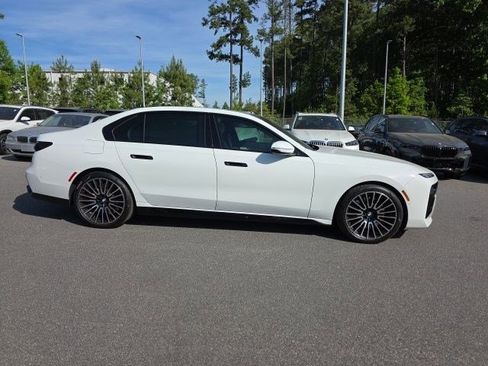 Used 2025 BMW 760i xDrive w/ Autobahn Package image 8