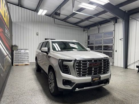 Used 2025 GMC Yukon XL Denali w/ Denali Reserve Package AWD/4WD image 21