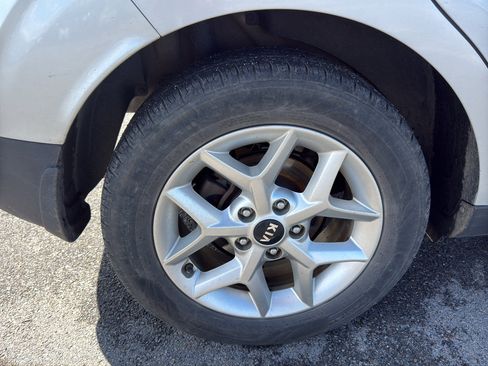 Used 2020 Kia Soul S image 11