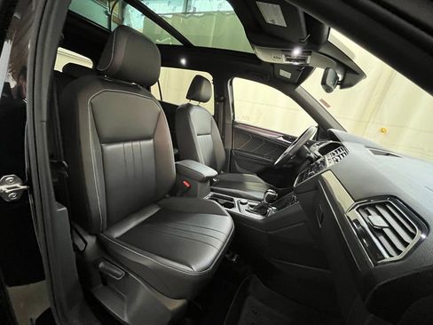 Certified 2024 Volkswagen Tiguan SE R-Line image 13