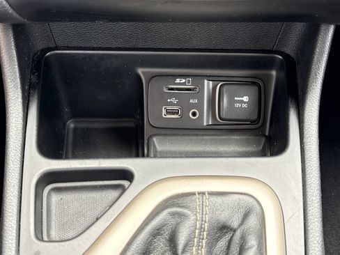 Used 2015 Jeep Cherokee Limited FWD image 22