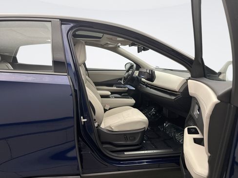 Used 2024 Nissan Ariya AWD image 18