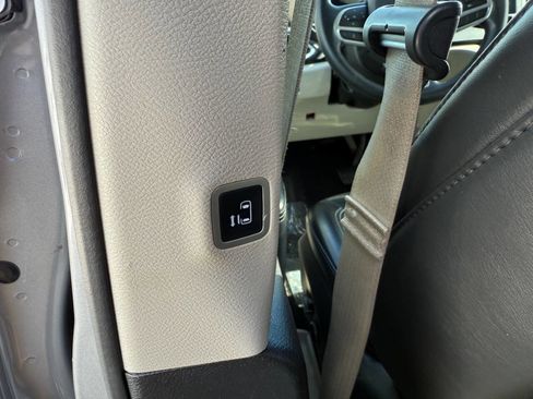 Used 2020 Chrysler Voyager Lxi image 25