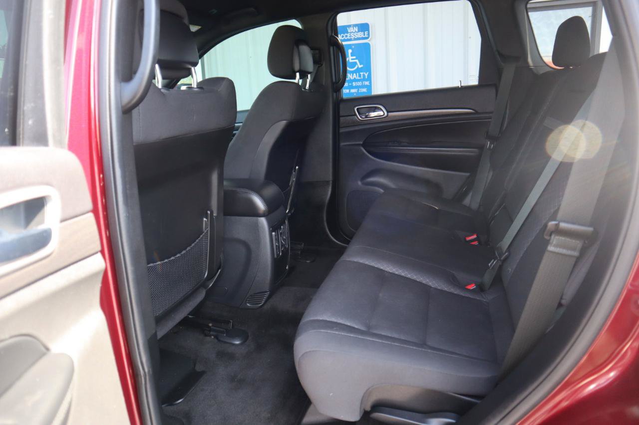 Used 2018 Jeep Grand Cherokee Laredo AWD/4WD image 52