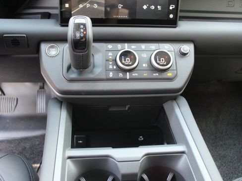 Used 2025 Land Rover Defender 110 S image 13