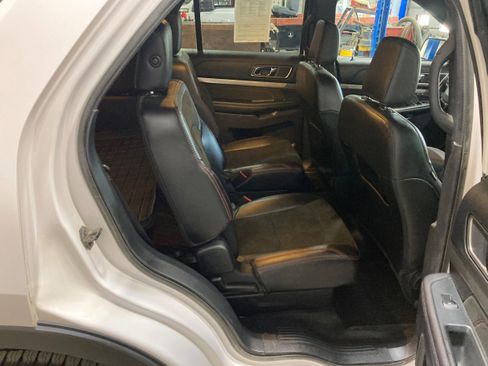 Used 2019 Ford Explorer XLT w/ Equipment Group 202A AWD/4WD image 7