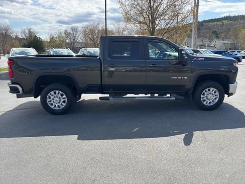 Used 2022 Chevrolet Silverado 2500 LT w/ Convenience Package AWD/4WD image 6