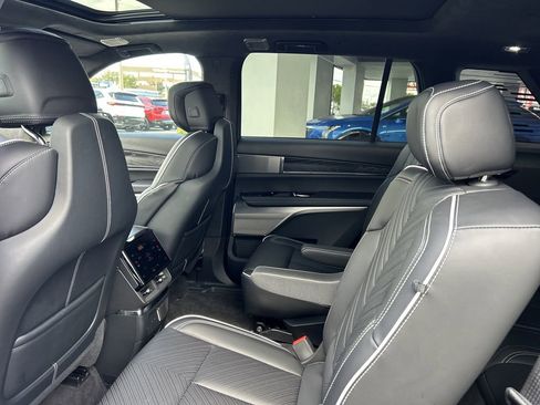 New 2026 Cadillac Vistiq Platinum image 17