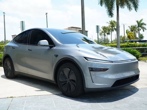 Used 2026 Tesla Model Y AWD image 14