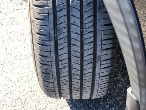 Used 2019 Nissan Kicks SV image 11