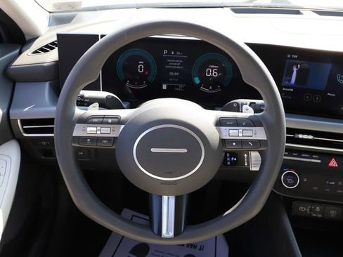 Used 2025 Hyundai Sonata SEL FWD image 22