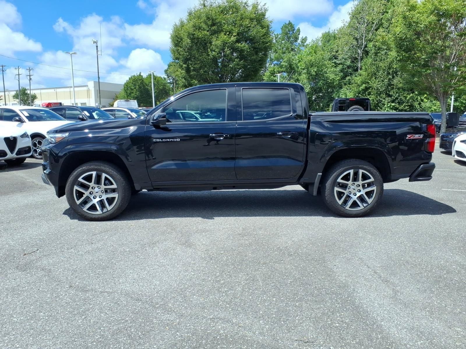 Used 2023 Chevrolet Colorado Z71 w/ Z71 Convenience Package 2 AWD/4WD image 3