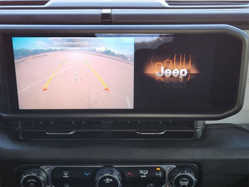 Used 2025 Jeep Wrangler Sport image 16