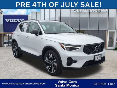 Used 2023 Volvo XC40 B5 Plus w/ Protection Package Premier AWD/4WD image 1