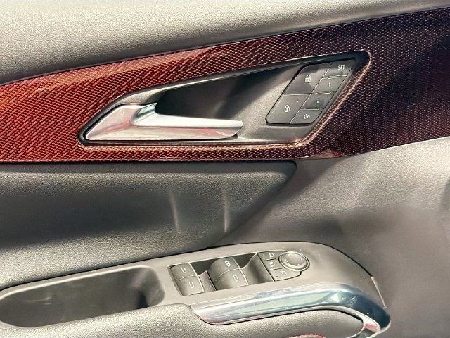 Used 2025 Chevrolet Traverse RS AWD/4WD image 17