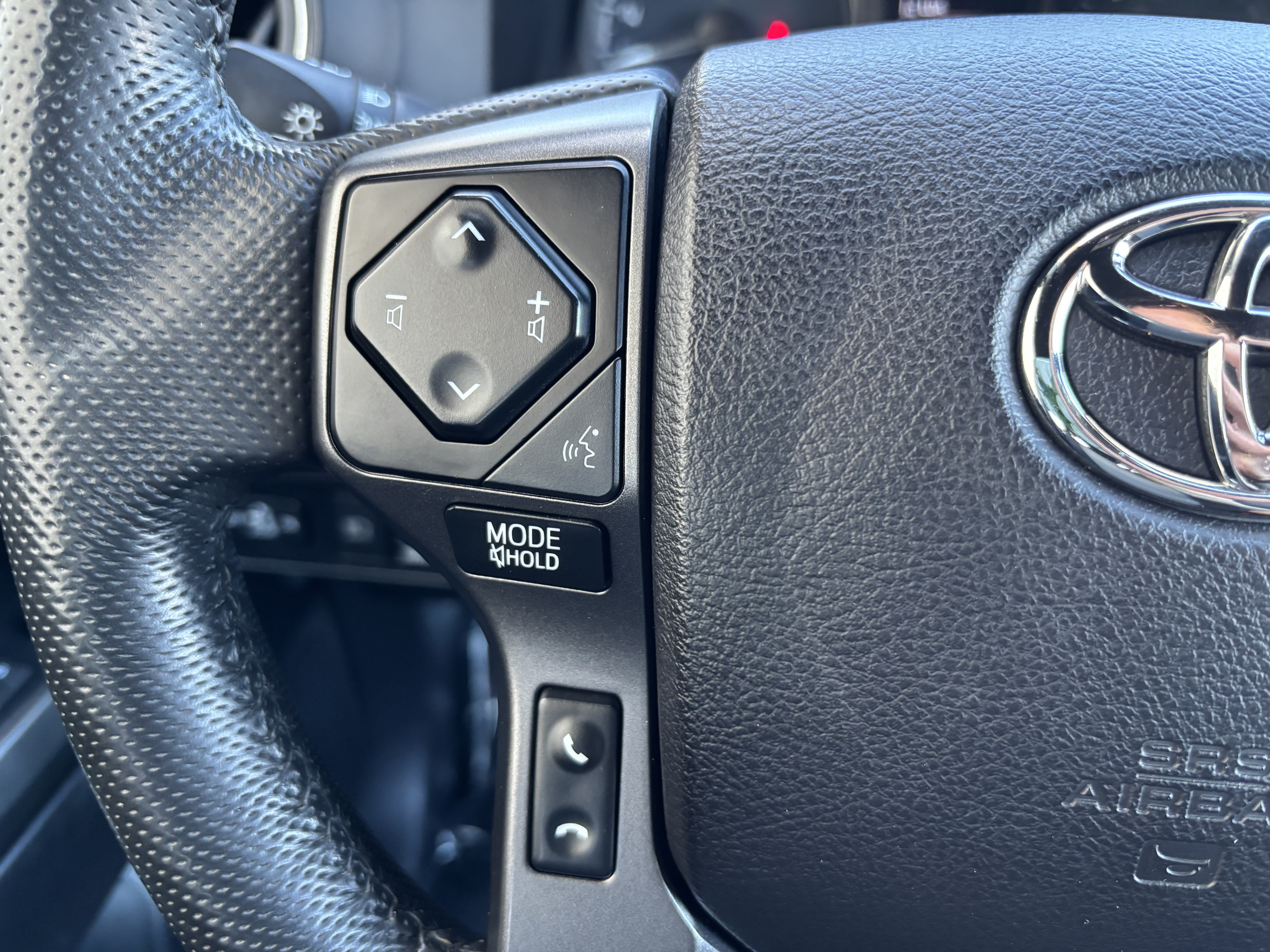 Used 2021 Toyota Tacoma TRD Off-Road w/ Technology Package AWD/4WD image 16