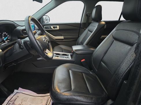 Used 2020 Ford Explorer XLT w/ Equipment Group 202A image 9