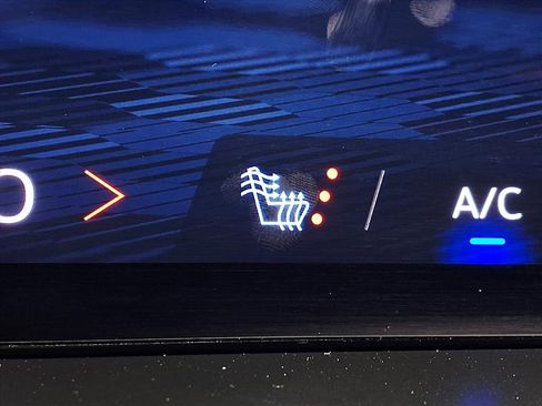 Used 2024 Chevrolet Traverse LT image 16